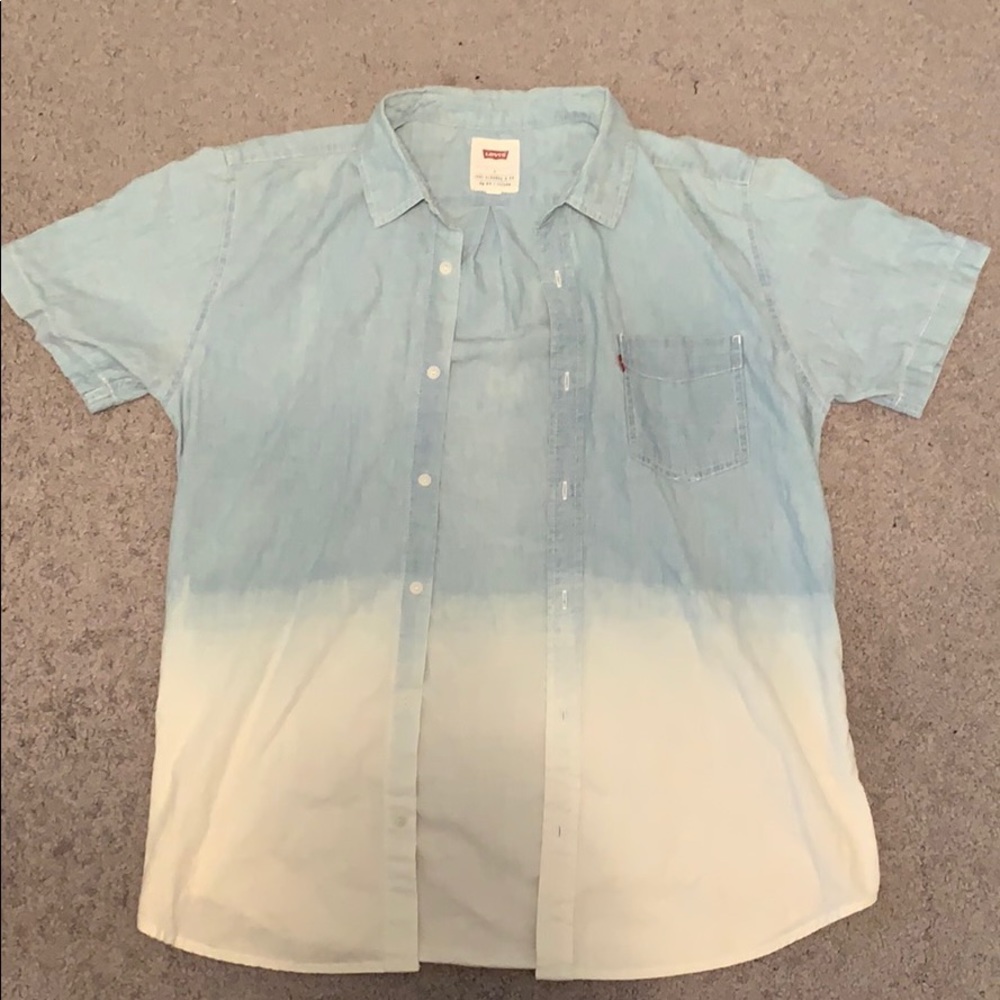 Levi Short Sleeve Button Up (Worn Once!)